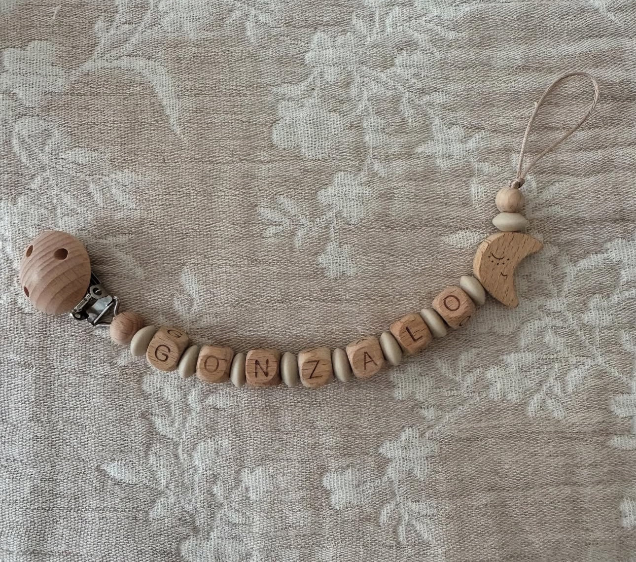 Chupetero Moon personalizado
